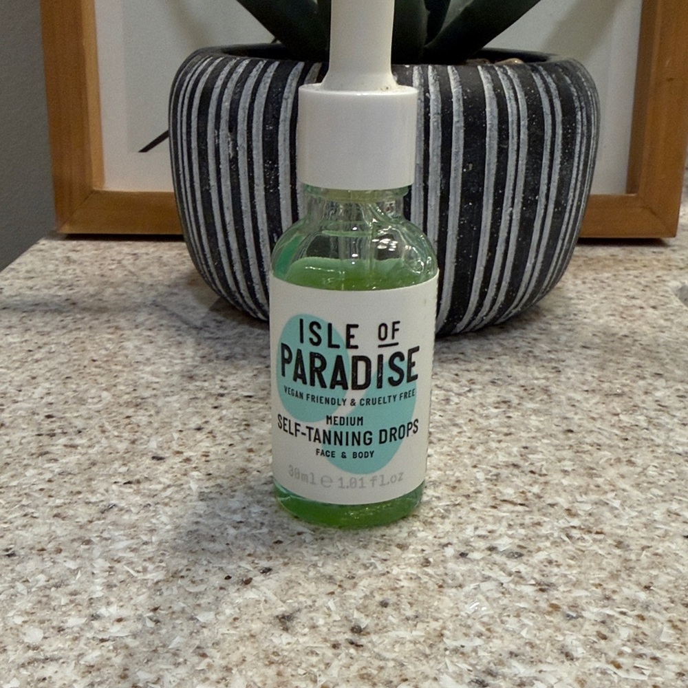Isle of Paradise Medium Self-Tanning Drops